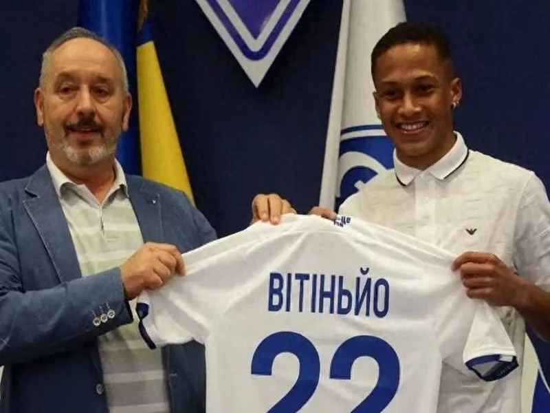 记者:武汉三镇提出租借巴西边锋卡洛斯·阿尔贝托,附带买断条款